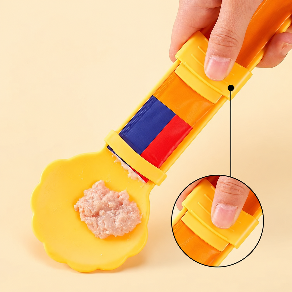 2-in-1 Cat Treat Squeezer & Feeding Spoon